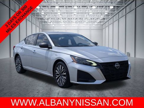 Used 2024 Nissan Altima 2.5 SV FWD image 1