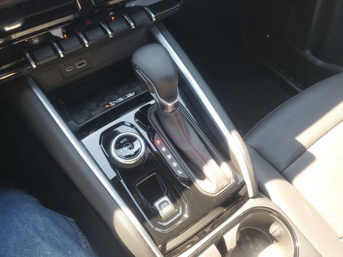 Used 2025 Chevrolet Colorado Z71 w/ Technology Package image 19