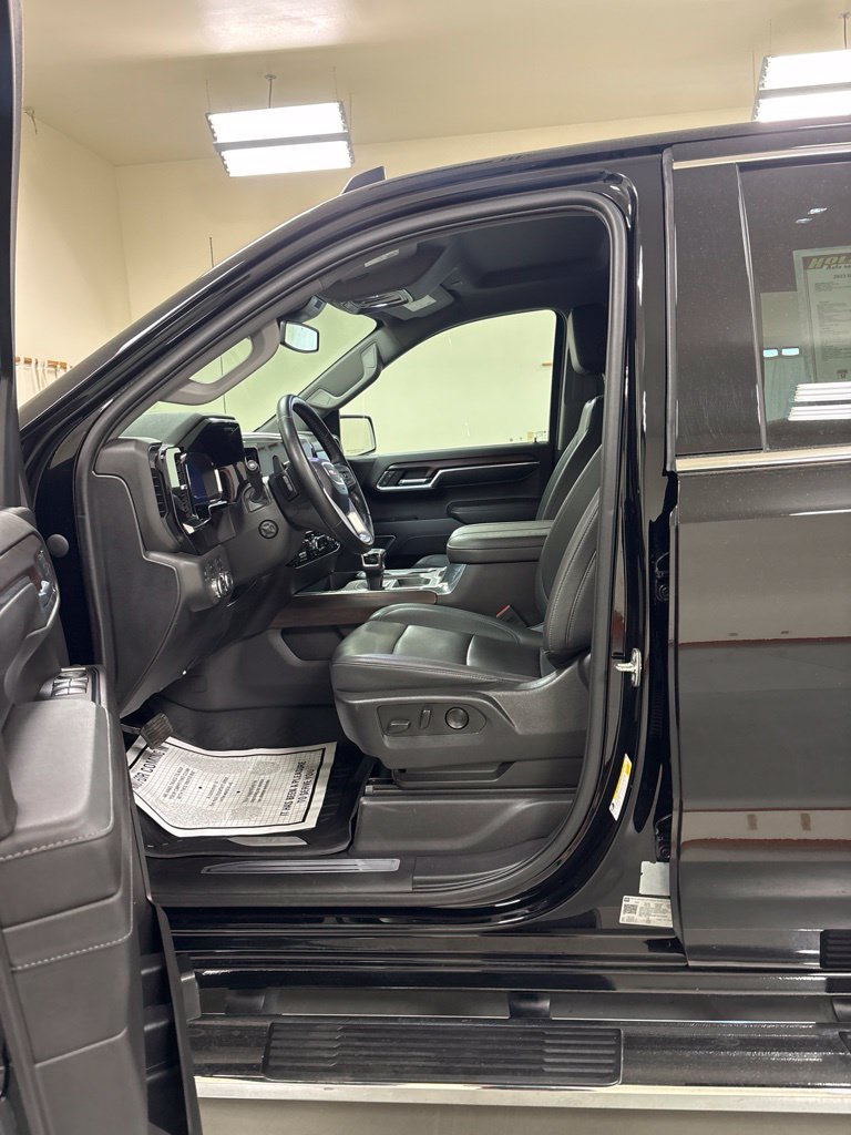 Used 2023 GMC Sierra 1500 SLT w/ SLT Premium Package AWD/4WD image 11