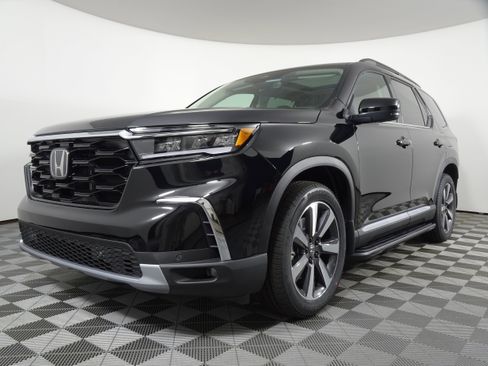 New 2025 Honda Pilot Touring image 14