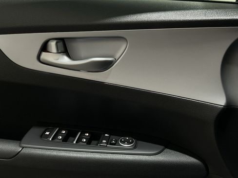 Used 2023 Kia Forte LXS w/ LXS Technology Package FWD image 20