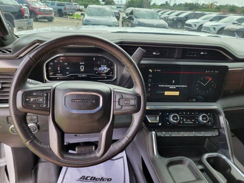Used 2024 GMC Sierra 2500 Denali Ultimate image 9