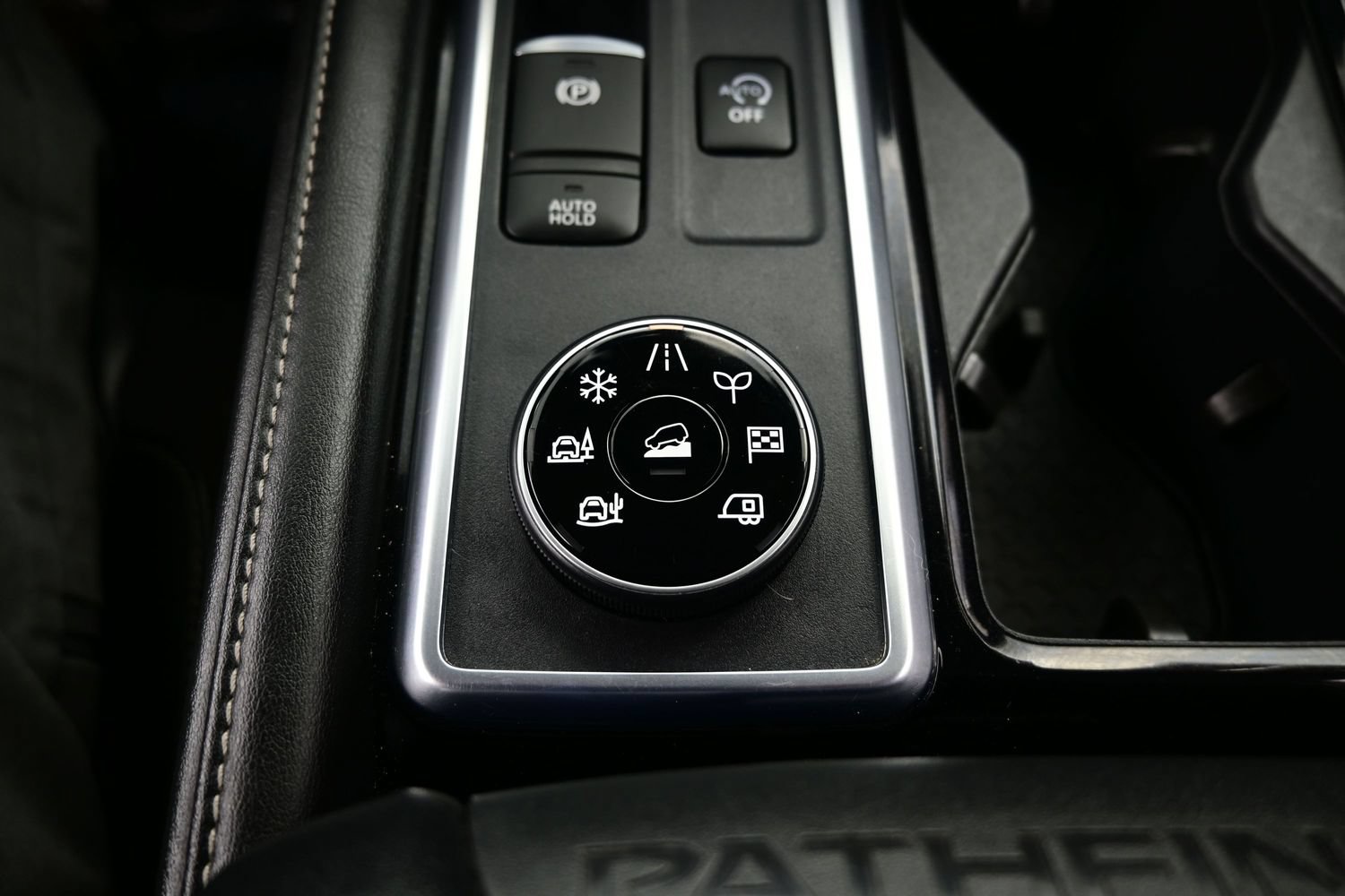 Used 2023 Nissan Pathfinder SL w/ SL Premium Package AWD/4WD image 24