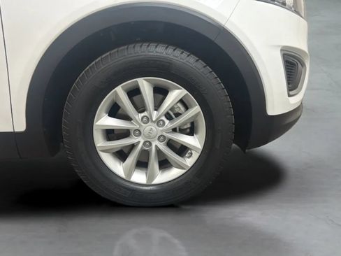 Used 2017 Kia Sorento FWD w/ LX Convenience Package image 25