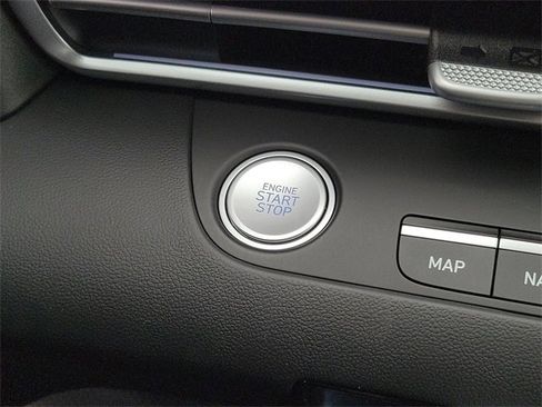 New 2025 Hyundai Elantra Limited image 8