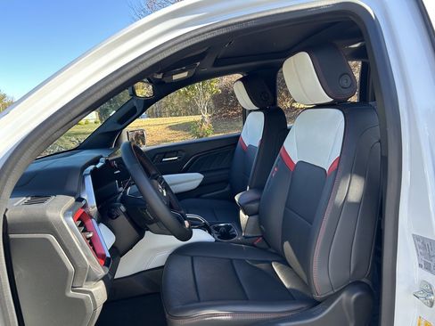 Used 2024 GMC Canyon AT4X image 40