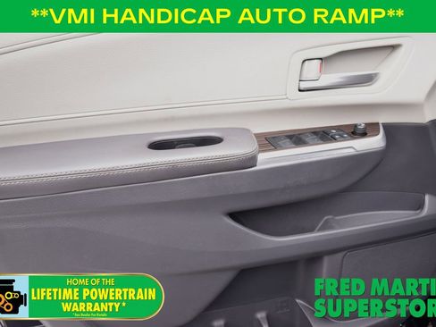 Used 2022 Toyota Sienna XLE image 14