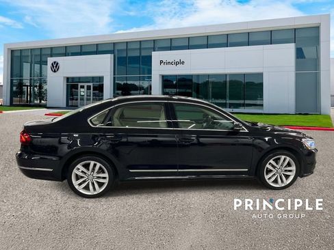 Used 2017 Volkswagen Passat 1.8T SEL Premium FWD image 5