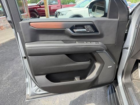Used 2025 GMC Yukon XL Denali AWD/4WD image 13