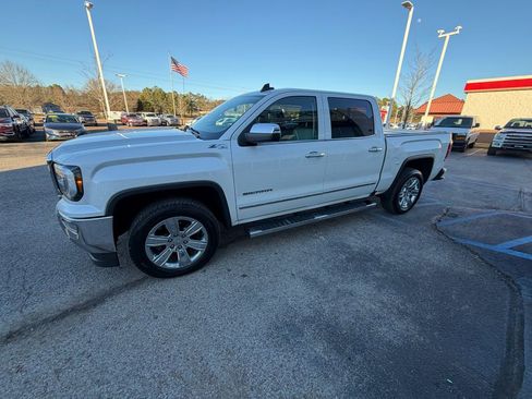 Used 2018 GMC Sierra 1500 SLT image 3