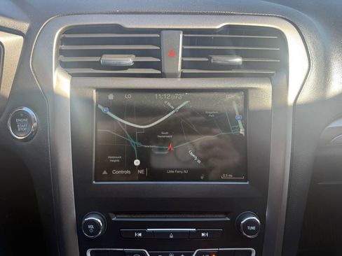 Used 2018 Ford Fusion SE w/ Fusion SE Technology Package image 20