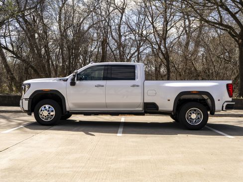 Used 2024 GMC Sierra 3500 Denali w/ Denali Reserve Package image 6