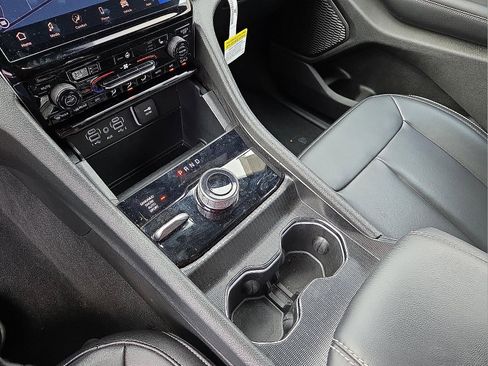 New 2025 Jeep Grand Cherokee Limited w/ Black Appearance Package AWD/4WD image 25