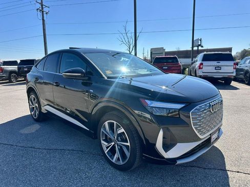 Used 2023 Audi Q4 e-tron Premium image 8