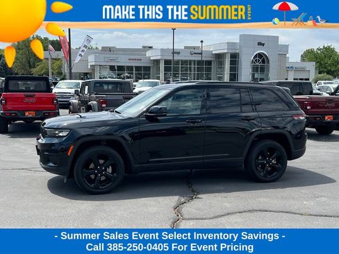 Used 2023 Jeep Grand Cherokee Altitude AWD/4WD image 1