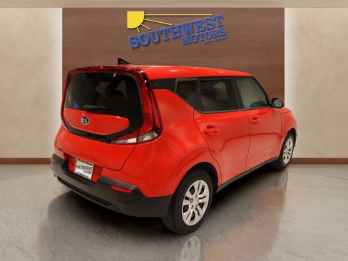 Used 2021 Kia Soul LX image 4