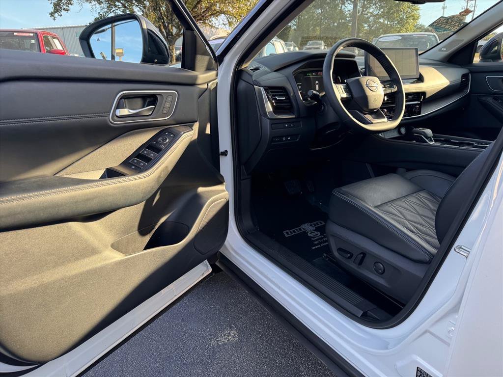 Certified 2026 Nissan Rogue Platinum w/ Platinum Premium Package AWD/4WD image 15
