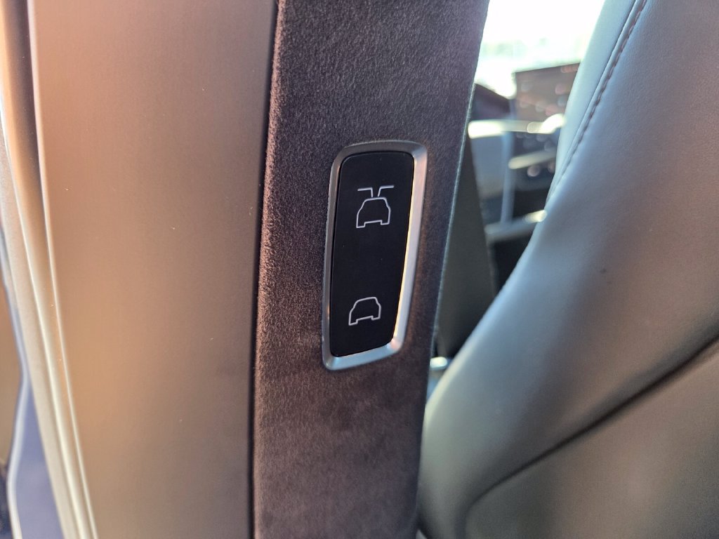 Used 2022 Tesla Model X AWD/4WD image 10