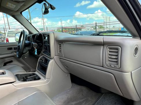 Used 2004 GMC Sierra 2500 SLT w/ Skid Plate Package image 69