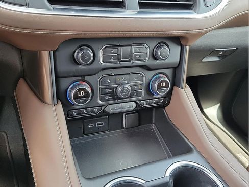 Used 2022 Chevrolet Tahoe High Country AWD/4WD image 18