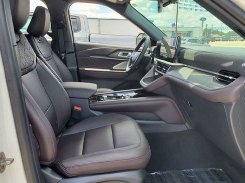 Used 2026 Ford Explorer Platinum w/ LUX Leather Package AWD/4WD image 16