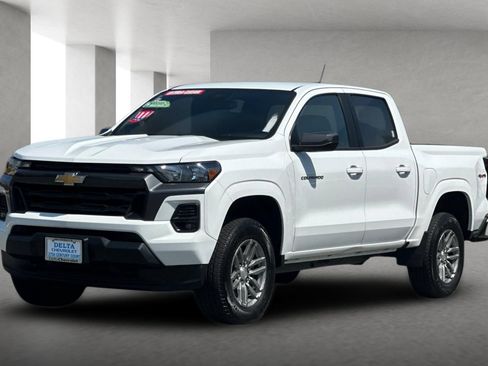 Used 2023 Chevrolet Colorado LT w/ LT Convenience Package II AWD/4WD image 8