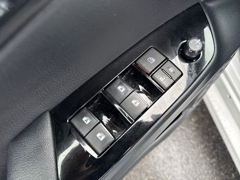 Used 2018 Toyota Prius Prime Plus FWD image 23