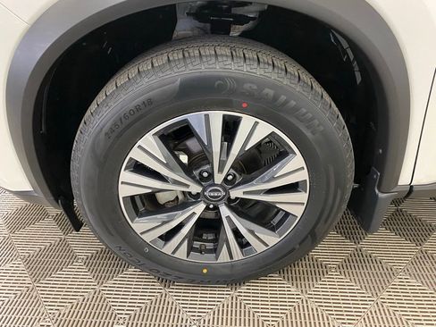 Used 2023 Nissan Rogue SV image 6