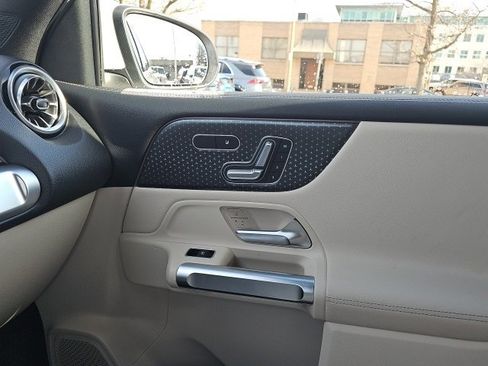 Certified 2025 Mercedes-Benz GLB 250 4MATIC image 32