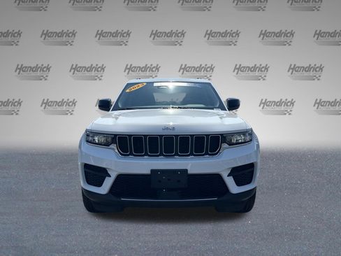 Used 2023 Jeep Grand Cherokee Laredo X AWD/4WD image 3