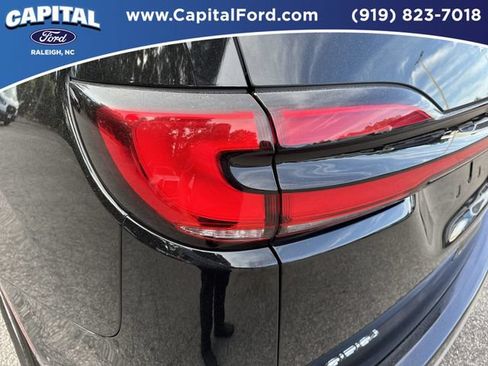 Used 2025 Chrysler Pacifica Select FWD image 15