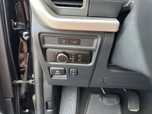 Used 2024 Ford Expedition Max XLT image 29