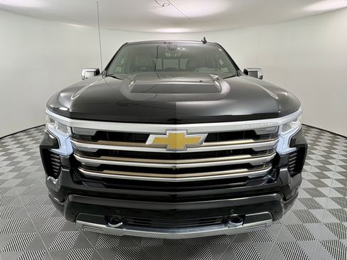 Used 2022 Chevrolet Silverado 1500 High Country w/ Technology Package image 5