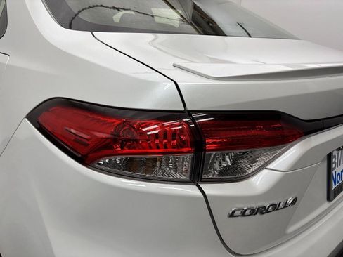 Used 2025 Toyota Corolla SE w/ SE Premium Package AWD/4WD image 19