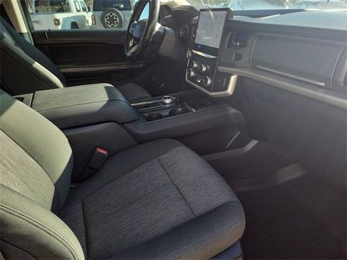 Used 2023 Ford Expedition XLT image 25