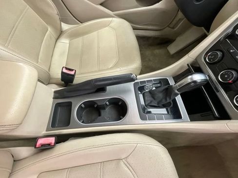 Used 2015 Volkswagen Passat 1.8T SE FWD image 18