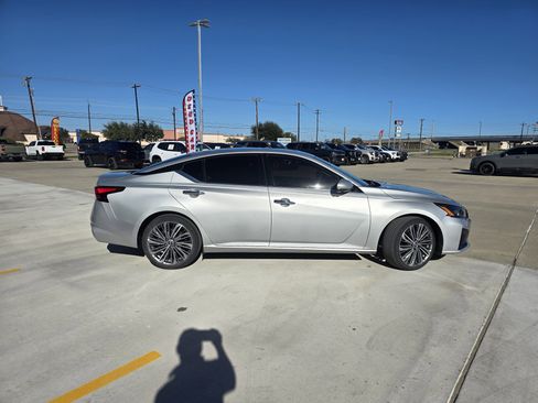 Used 2023 Nissan Altima 2.5 SL image 2