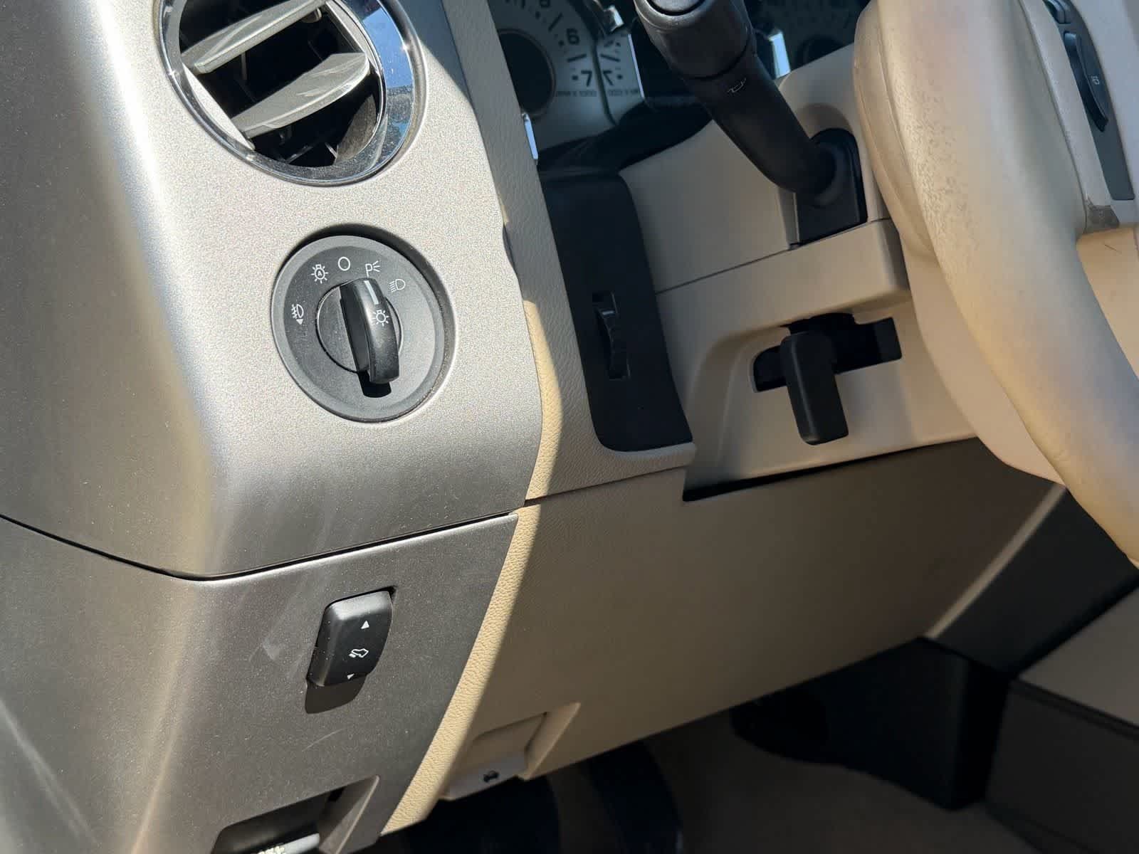 Used 2012 Ford Expedition XLT AWD/4WD image 23