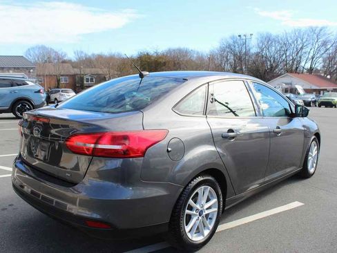 Used 2017 Ford Focus SE image 5