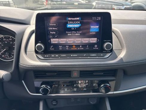 Used 2024 Nissan Rogue S AWD/4WD image 21