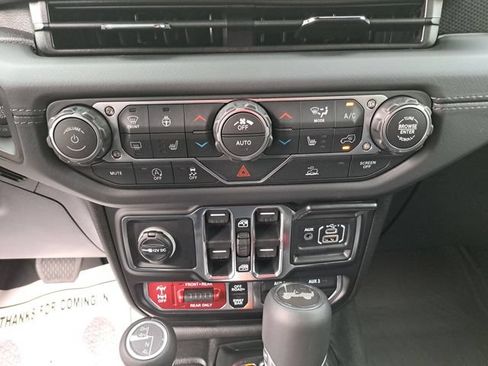 Used 2026 Jeep Wrangler Unlimited Rubicon AWD/4WD image 19