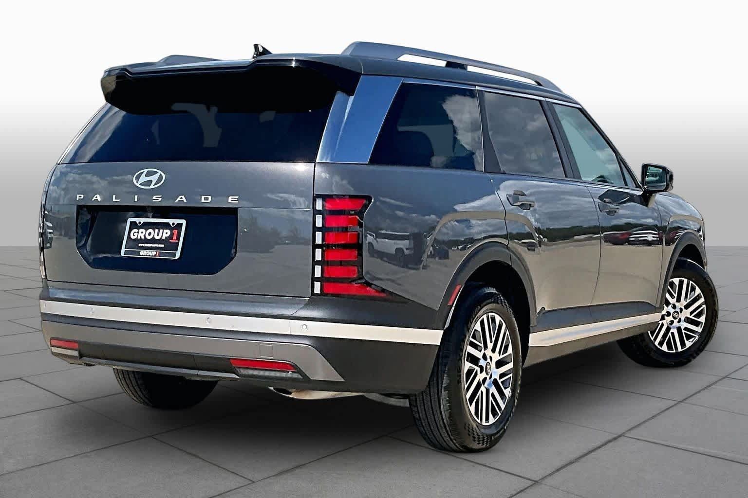 Used 2026 Hyundai Palisade SEL FWD image 13