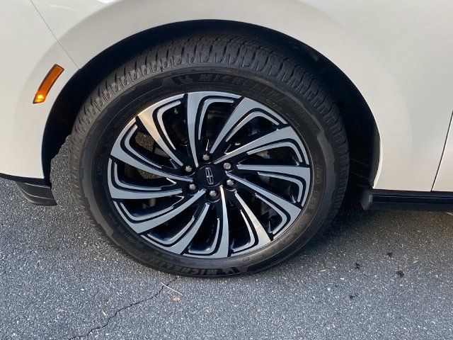 Certified 2025 Lincoln Navigator Black Label AWD/4WD image 6