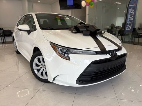 Used 2024 Toyota Corolla LE FWD image 3