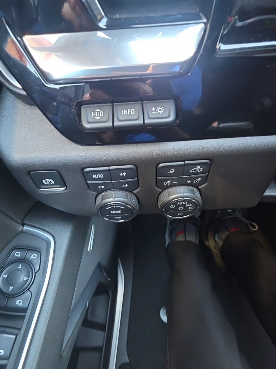 Used 2024 Chevrolet Silverado 1500 LTZ w/ LTZ Premium Package AWD/4WD image 19