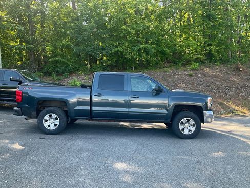 Used 2018 Chevrolet Silverado 1500 LT w/ Trailering Package AWD/4WD image 4