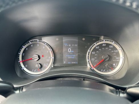 Used 2020 Toyota Highlander LE image 12