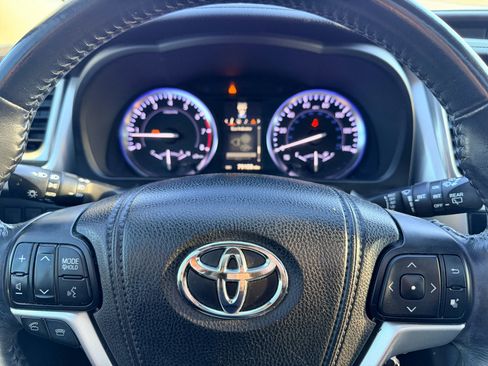 Used 2014 Toyota Highlander XLE image 17