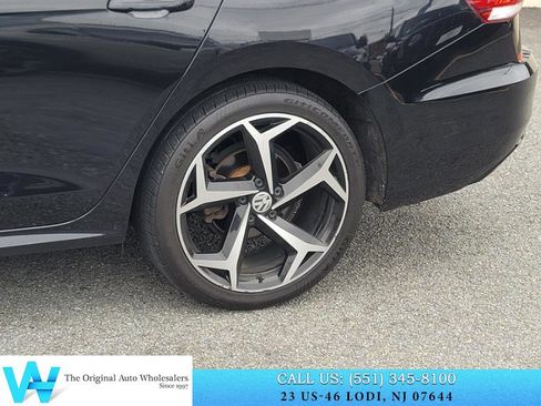 Used 2021 Volkswagen Passat 2.0T R-Line image 17