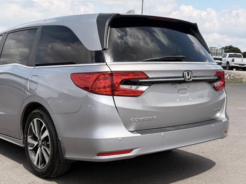 Used 2023 Honda Odyssey Touring image 4